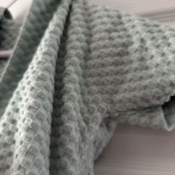 Kids Towel Robe - Green Color - Like New - Hooded Robe - Picture 2 of 3